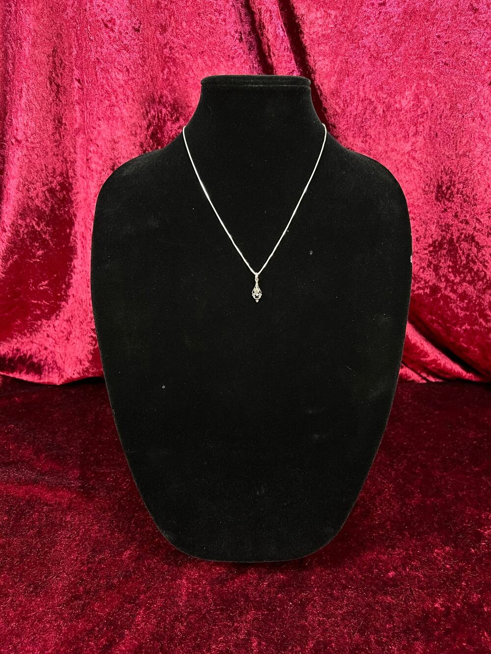 Vintage Sterling Silver Pendant Necklace - Black Onyx Openwork Drop Design